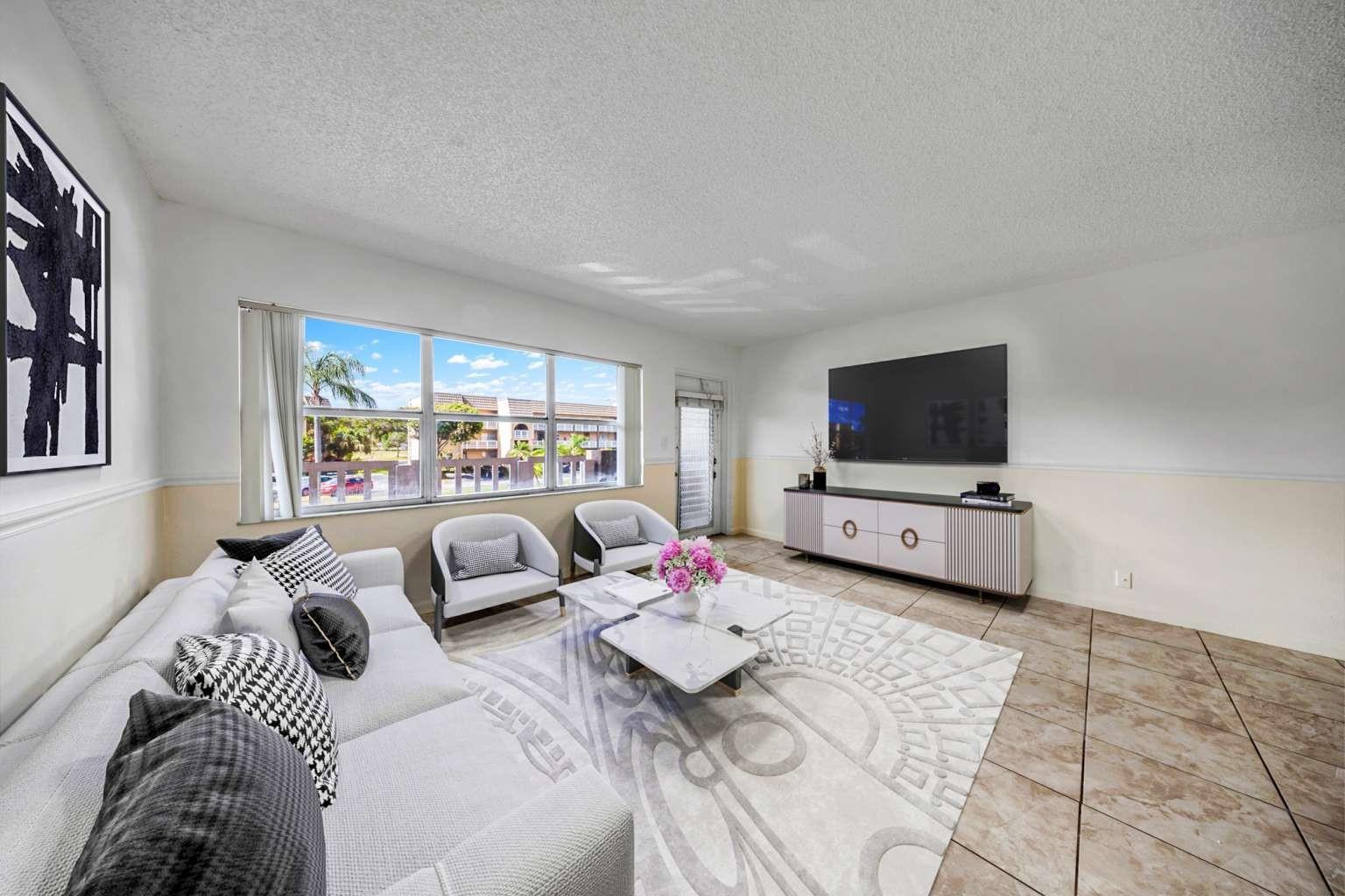 SUNRISE LAKES - Residential