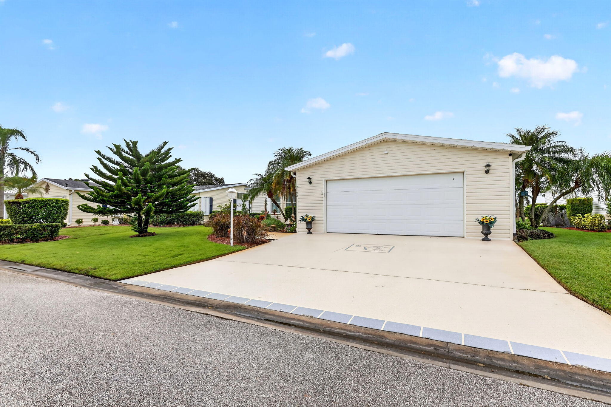 3123 SCARLET TANGER Court
