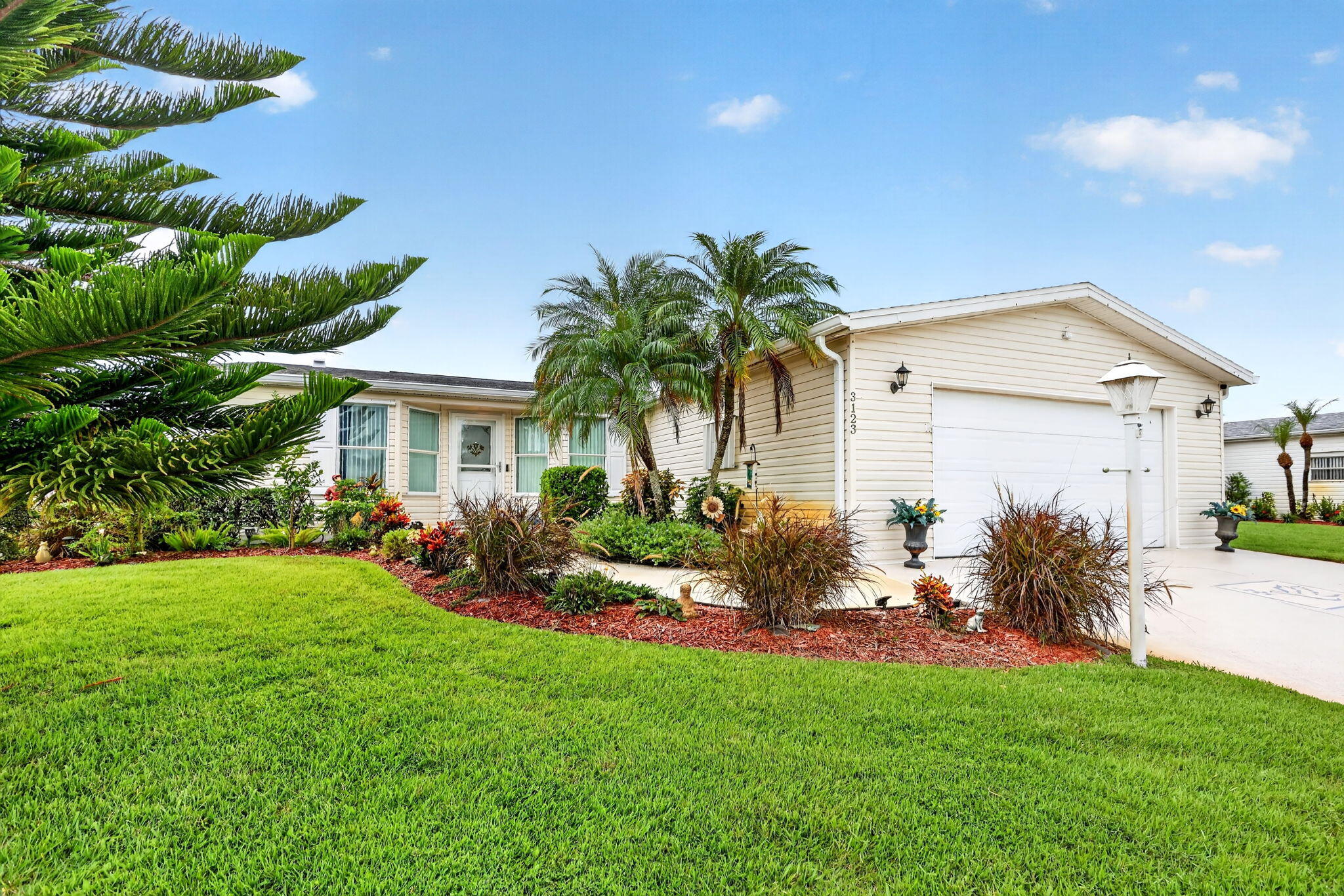 3123 SCARLET TANGER Court