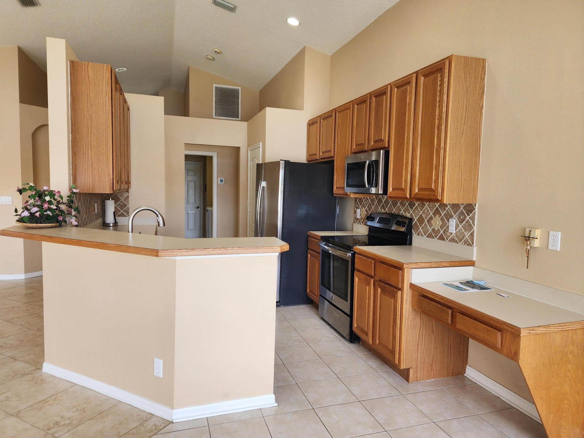 849 NW Waterlily Place