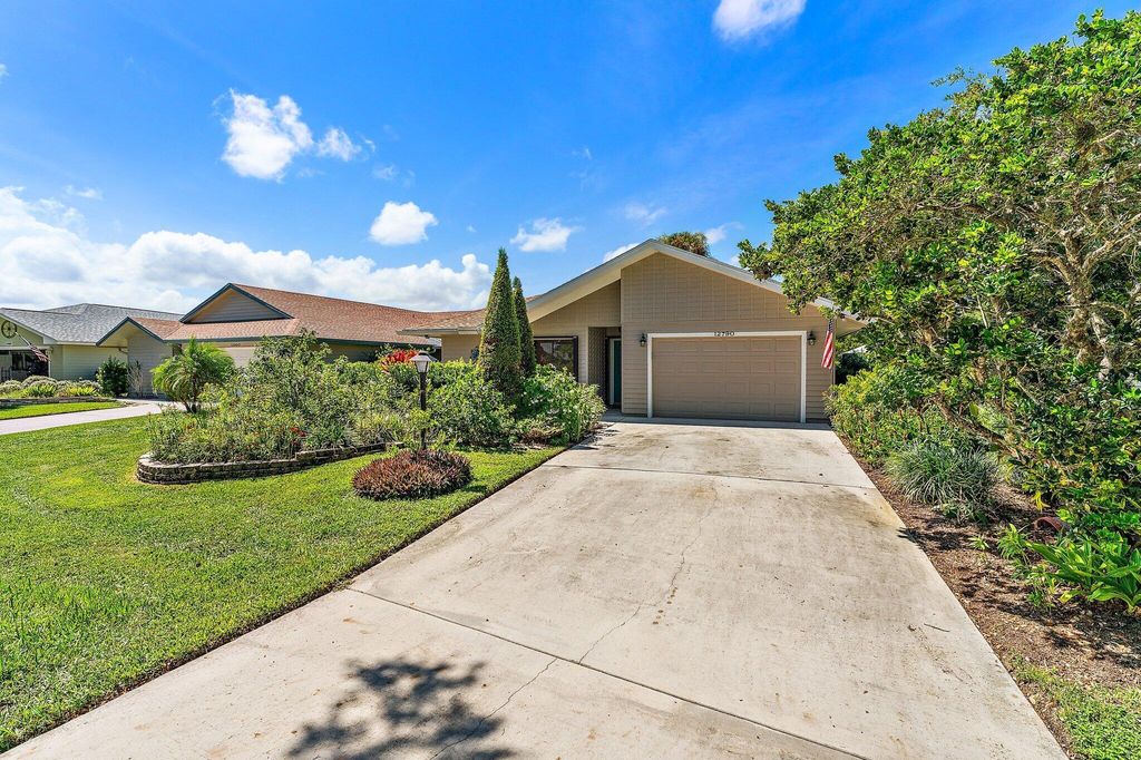 Photo of 12790 SE Laurel Valley Lane, Hobe Sound, FL 33455 (MLS # R10922076)