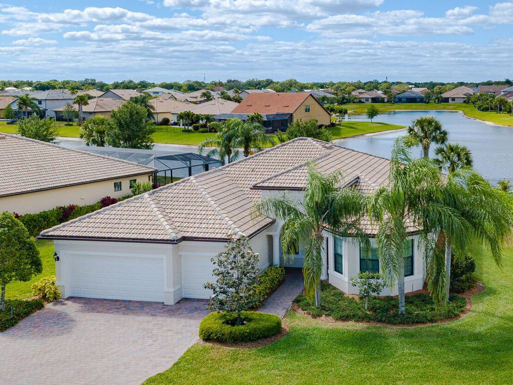 Photo of 628 SE Monteiro Drive, Port Saint Lucie, FL 34984 (MLS # R10977132)