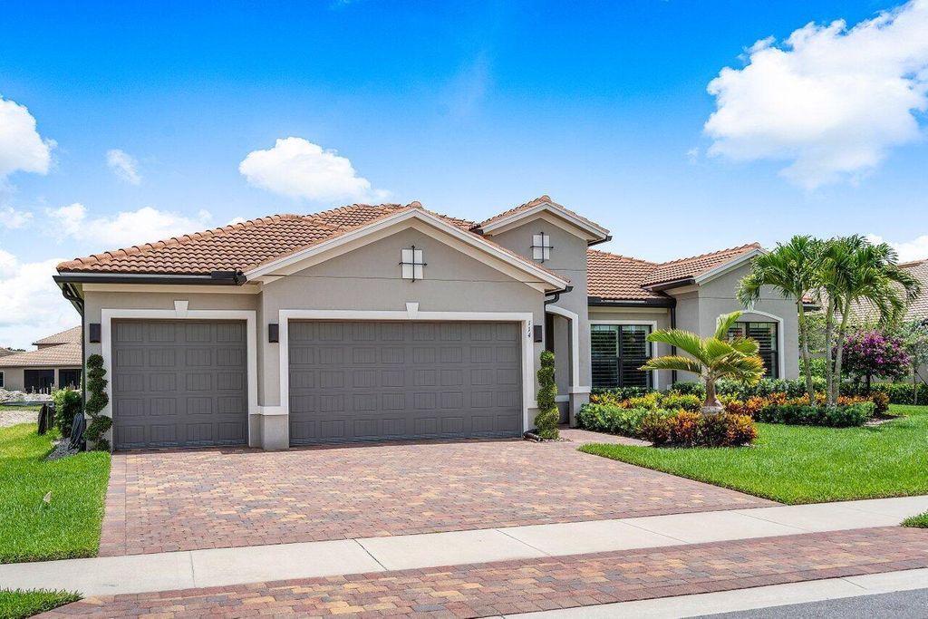 Photo of 114 Blanca Isles Ln, Jupiter, FL 33478 (MLS # B26000364)