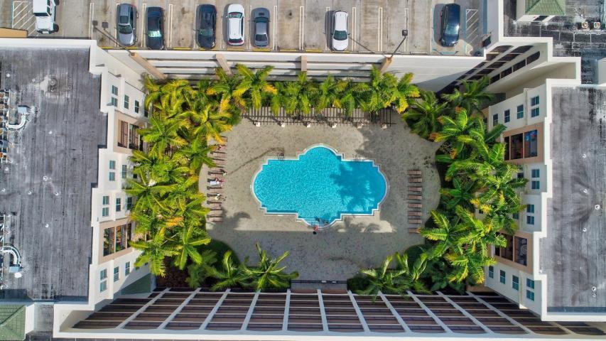 VIZCAYA LAKES CONDO - Residential