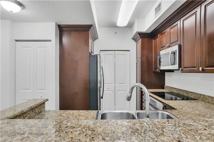 Investor opportunity!! On this Gorgeous, 2 Bedrooms and 2 Baths condo in Vizcaya Lakes, with relaxing LAKE view, beautiful granite countertop kitchen, and washer & Dryer inside unit. AC Replaced in 2024. Resort Style Community 2 Gate entrance, with Parking garage 2 spaces plus guest parking. 3 heated pools, exercise room, inside basketball, manager on site, water cable and Internet included on the HOA, Tenant In place. wonderful development. Restaurants and shopping are minutes away, conveniently locate minutes away from I95, and beautiful Beaches.