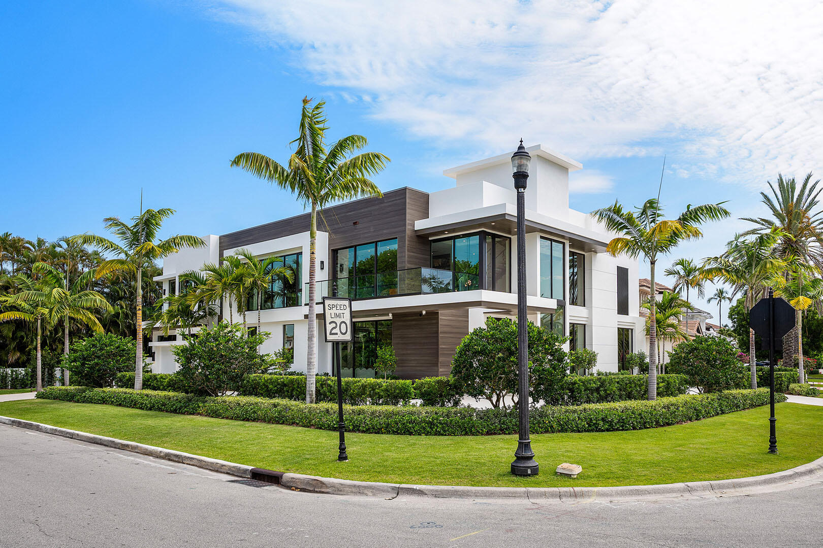 ROYAL PALM YACHT & COUNTRY CLUB - Residential