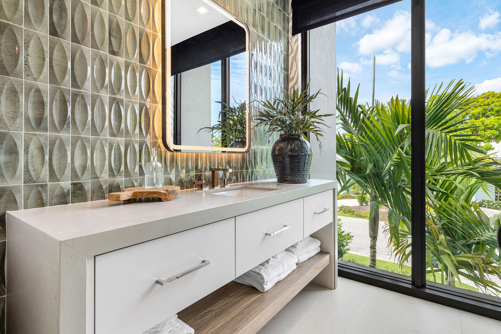 ROYAL PALM YACHT & COUNTRY CLUB - Residential