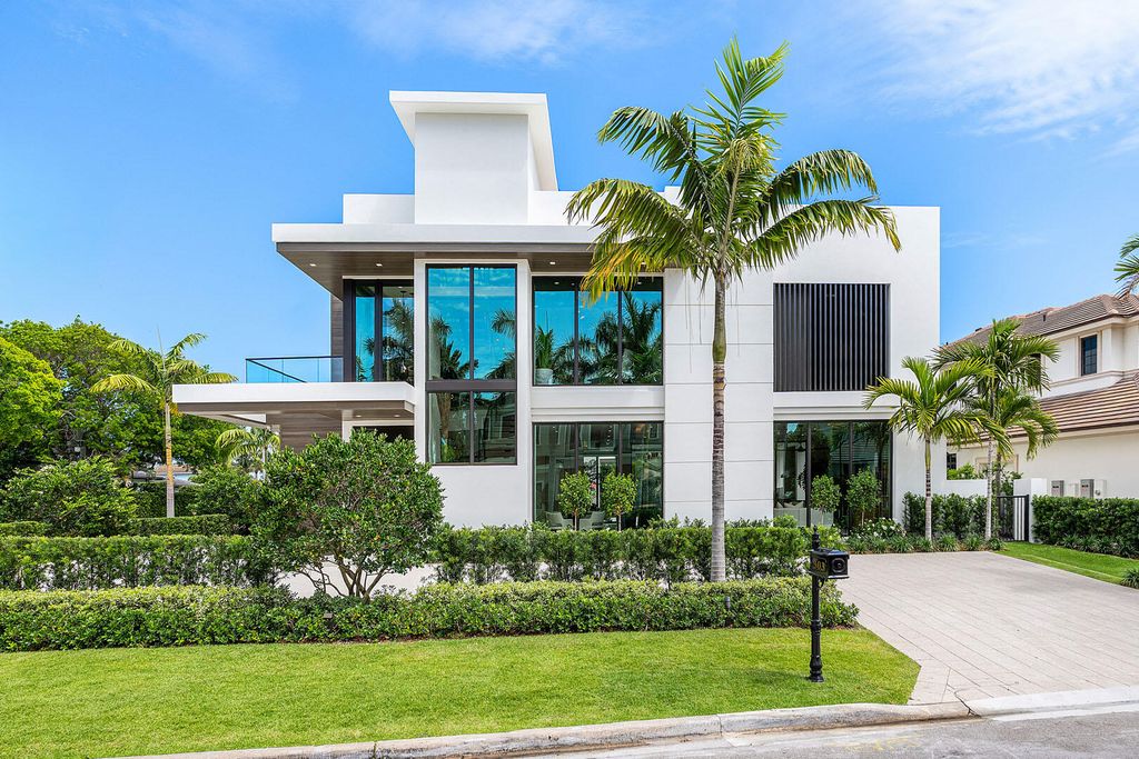 Photo of 303 S Maya Palm Drive, Boca Raton, FL 33432 (MLS # B26024307)
