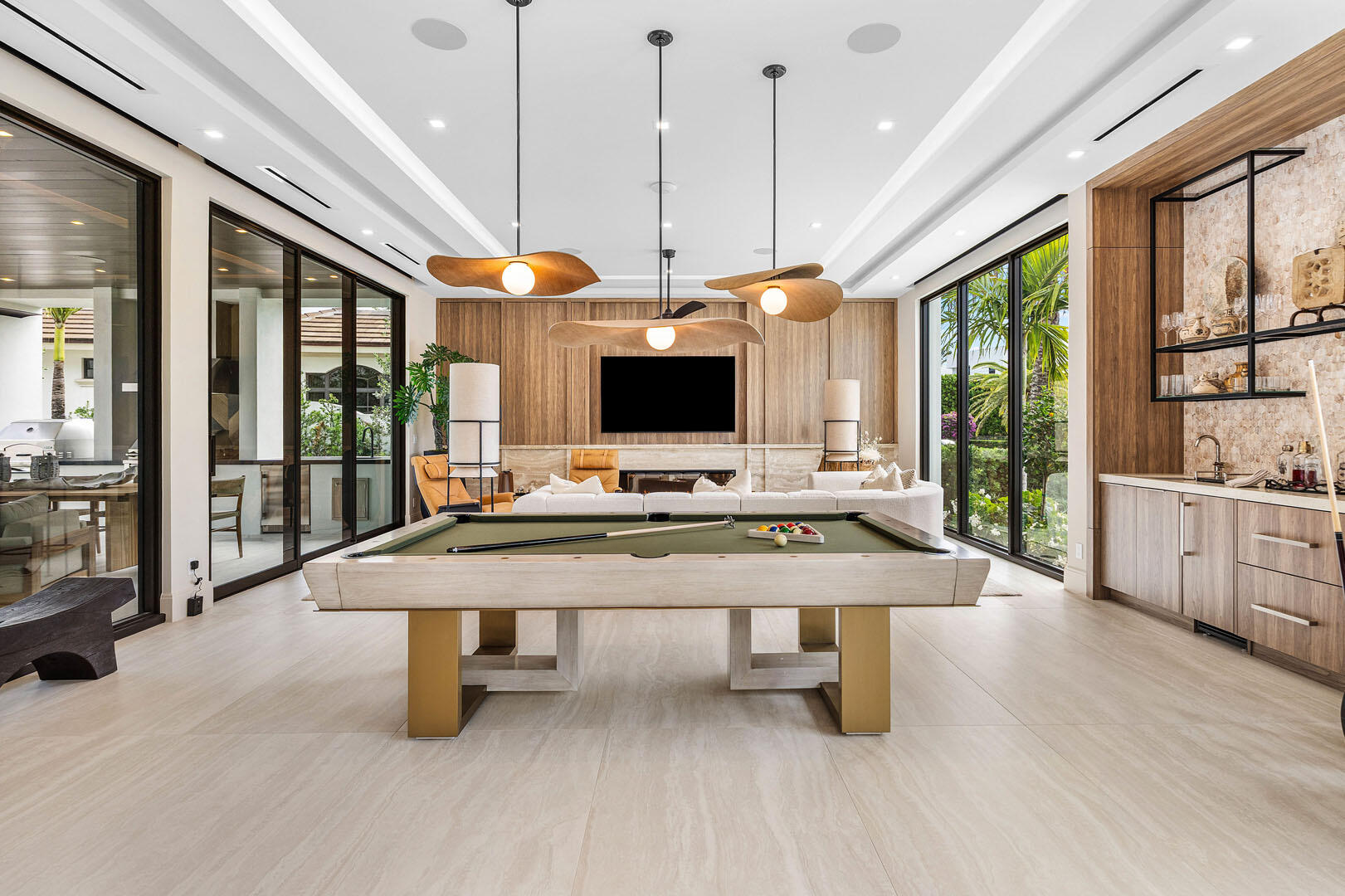 ROYAL PALM YACHT & COUNTRY CLUB - Residential