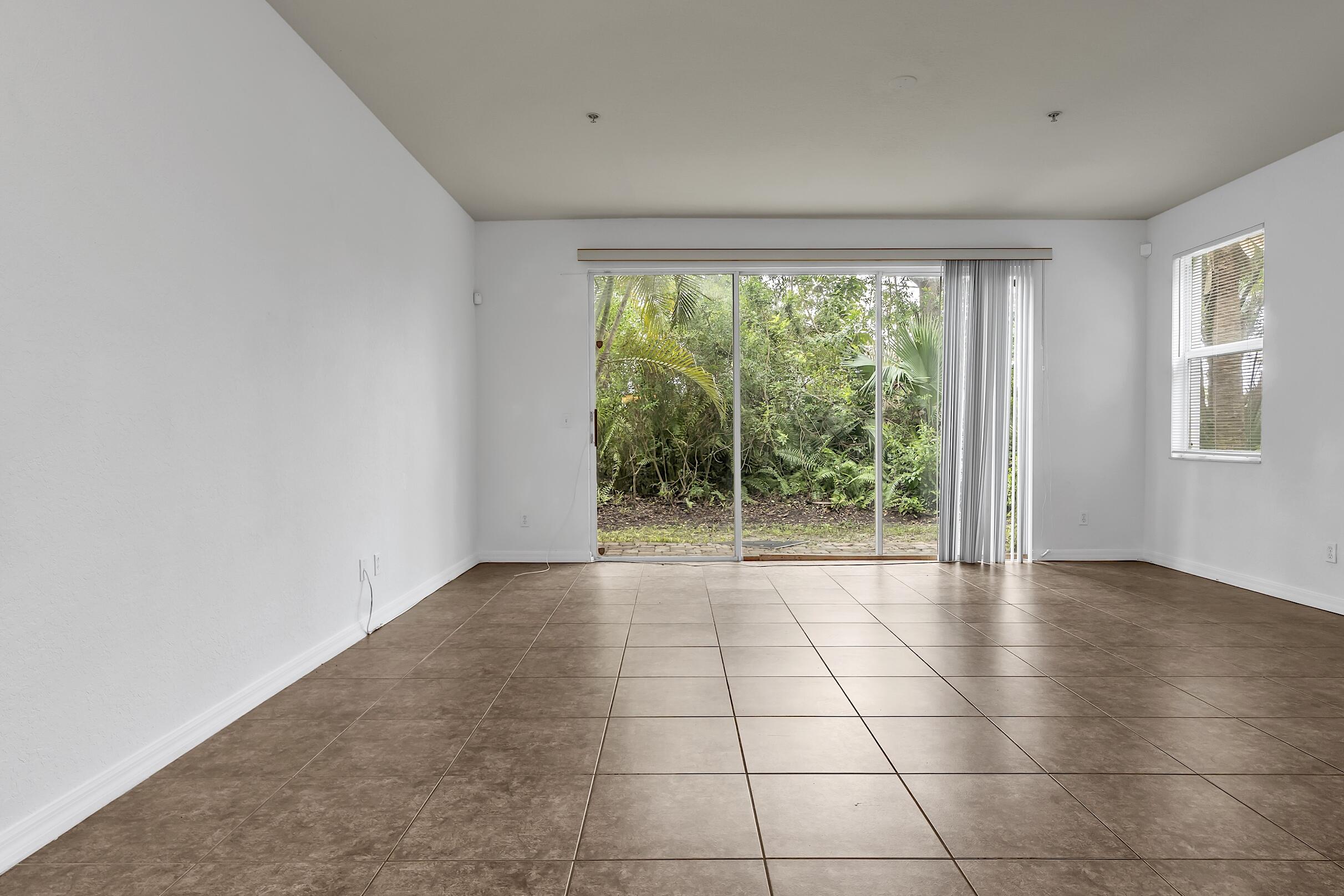 PIPERS CAY CONDO - Residential