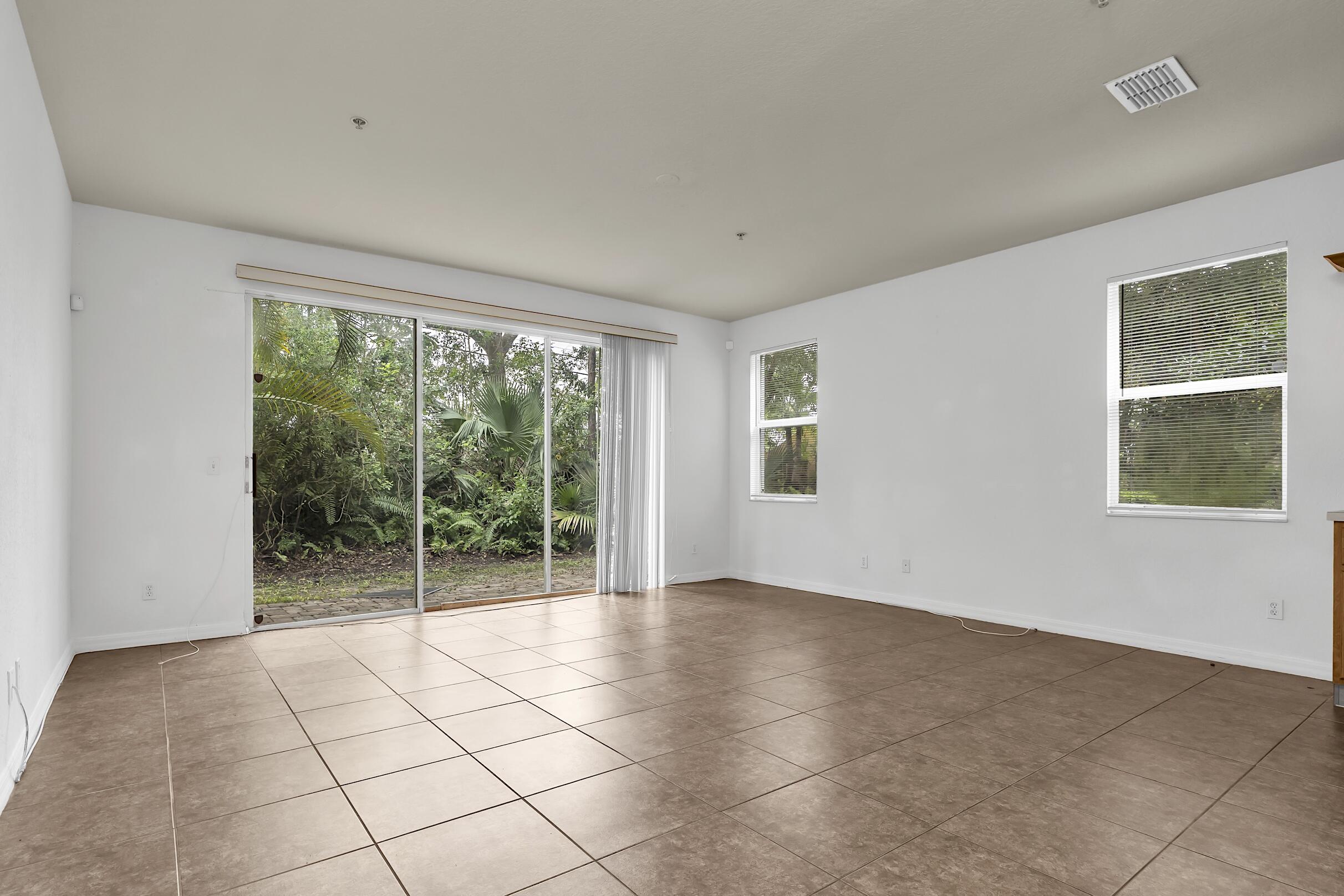 PIPERS CAY CONDO - Residential