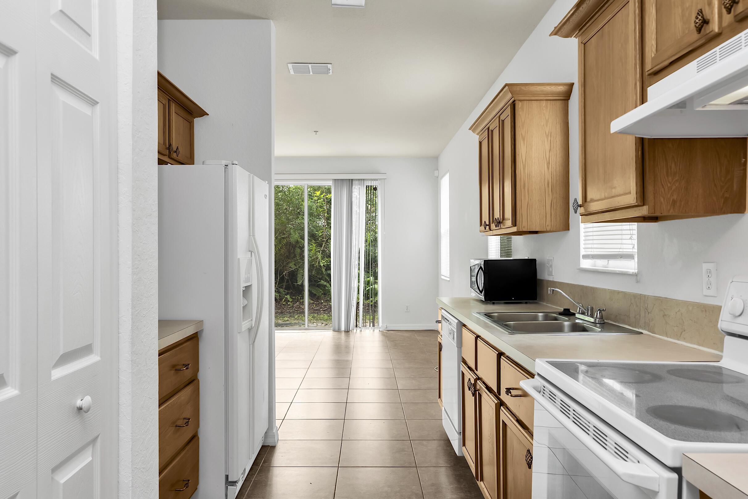 PIPERS CAY CONDO - Residential