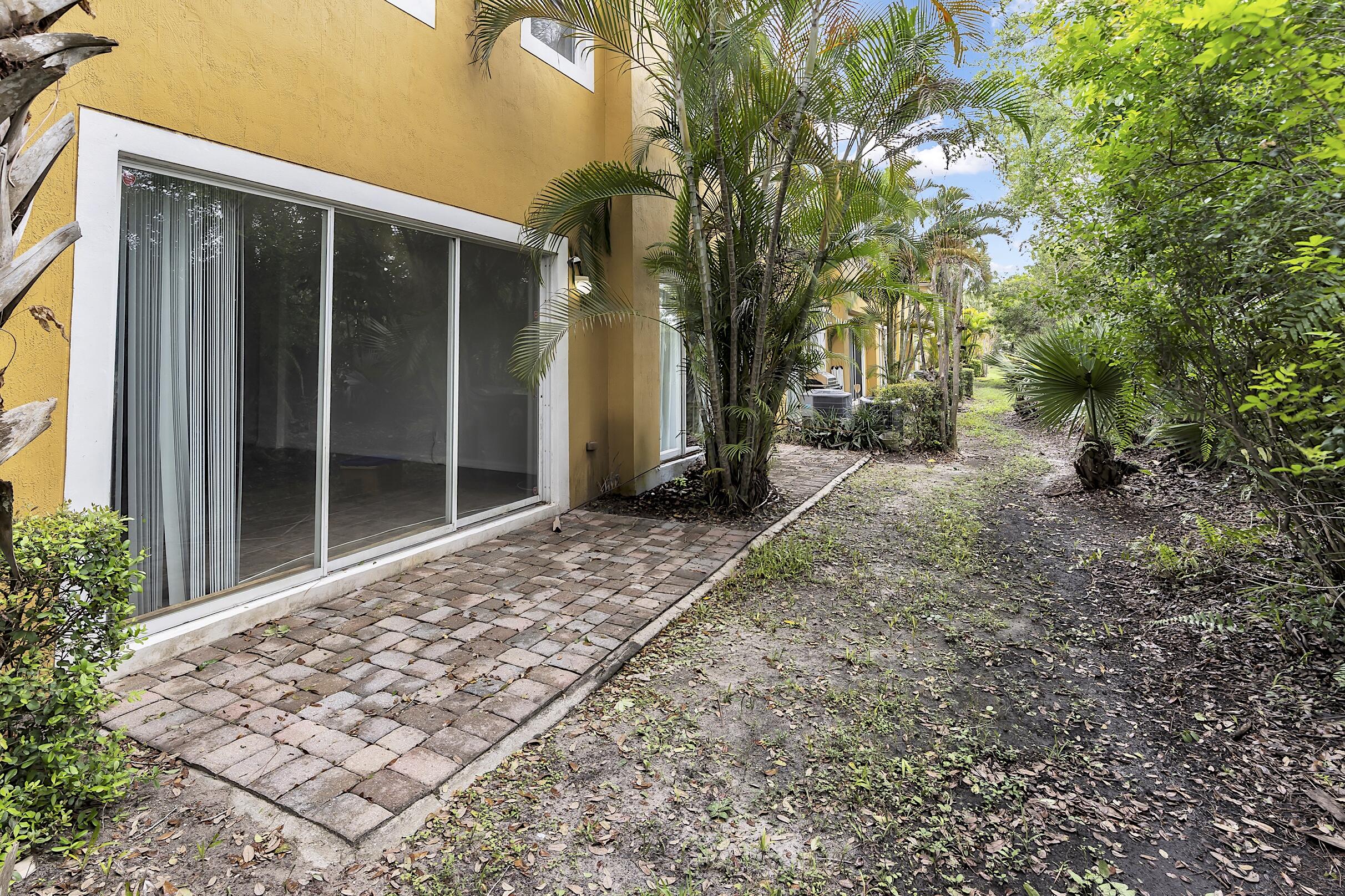 PIPERS CAY CONDO - Residential