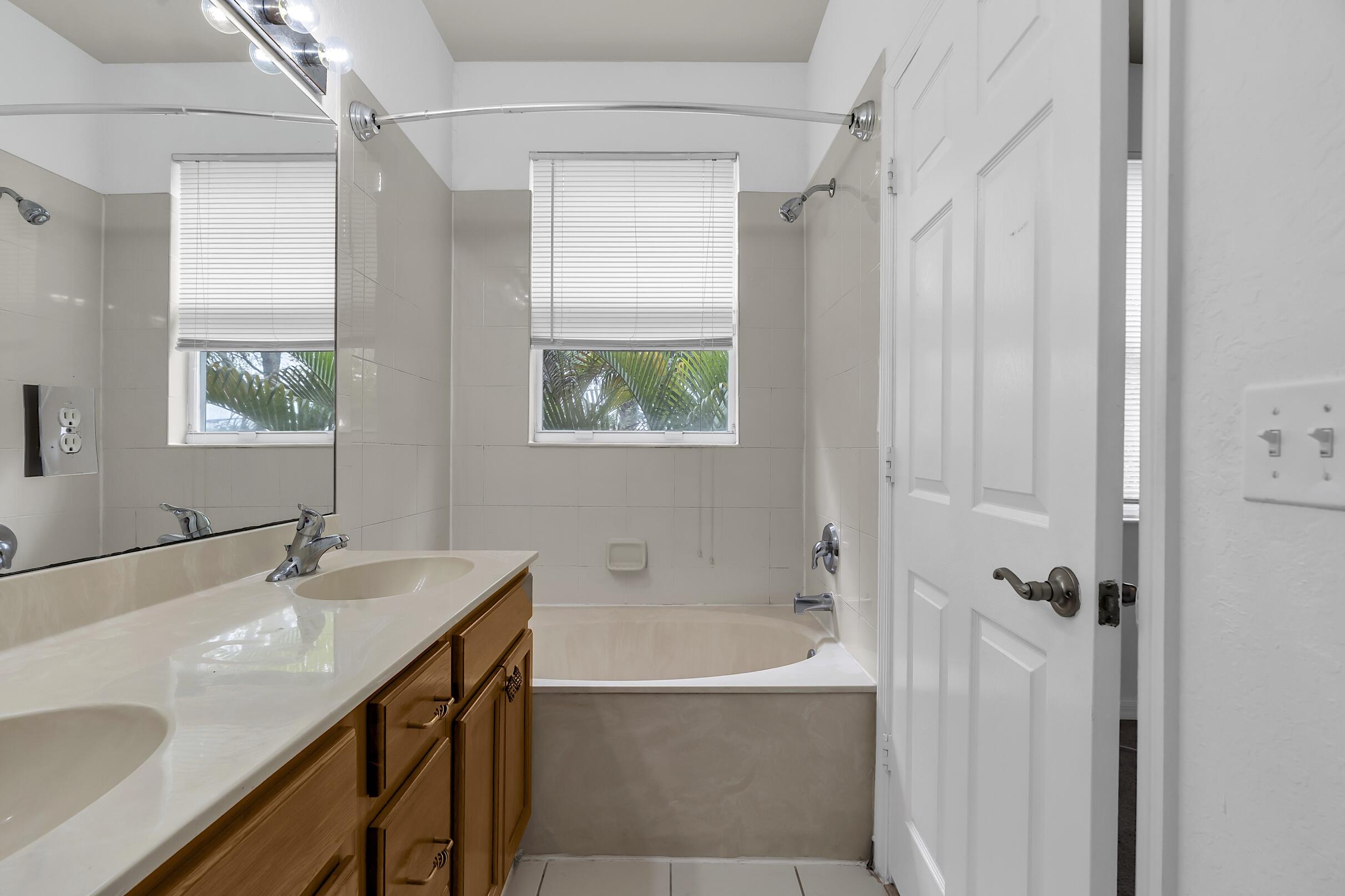 PIPERS CAY CONDO - Residential