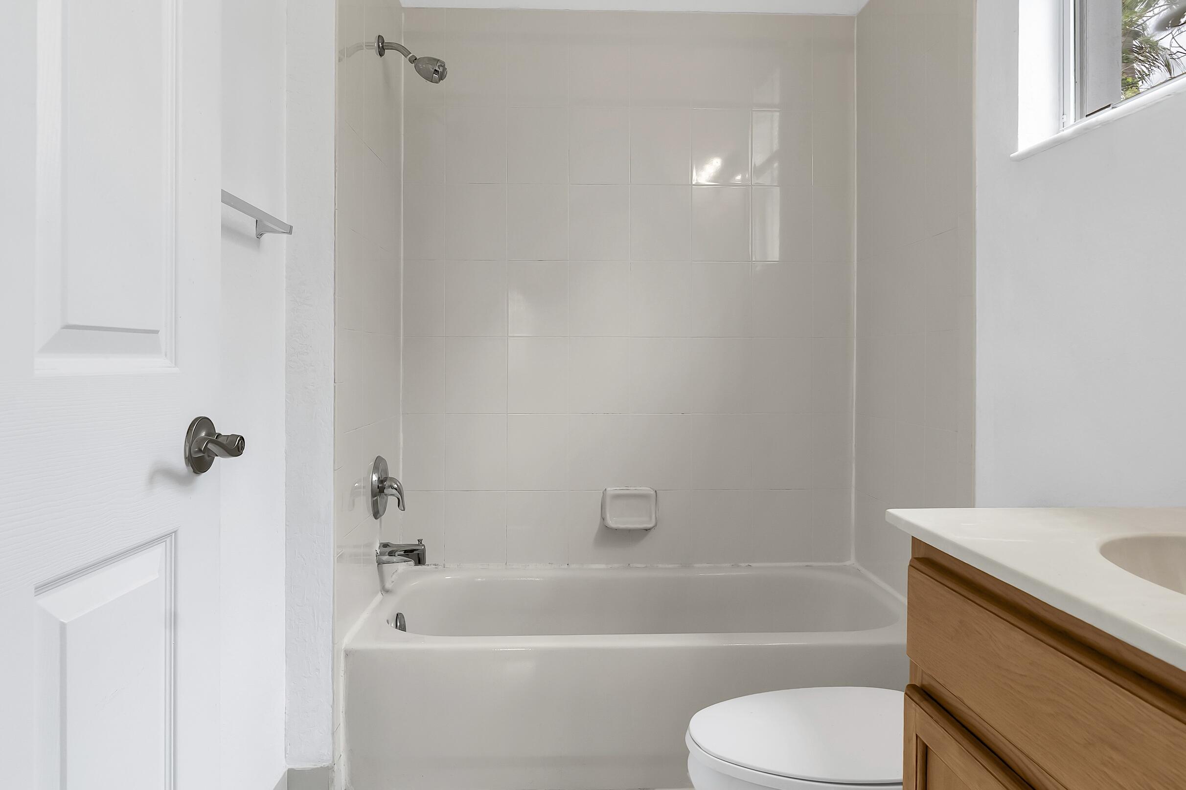 PIPERS CAY CONDO - Residential