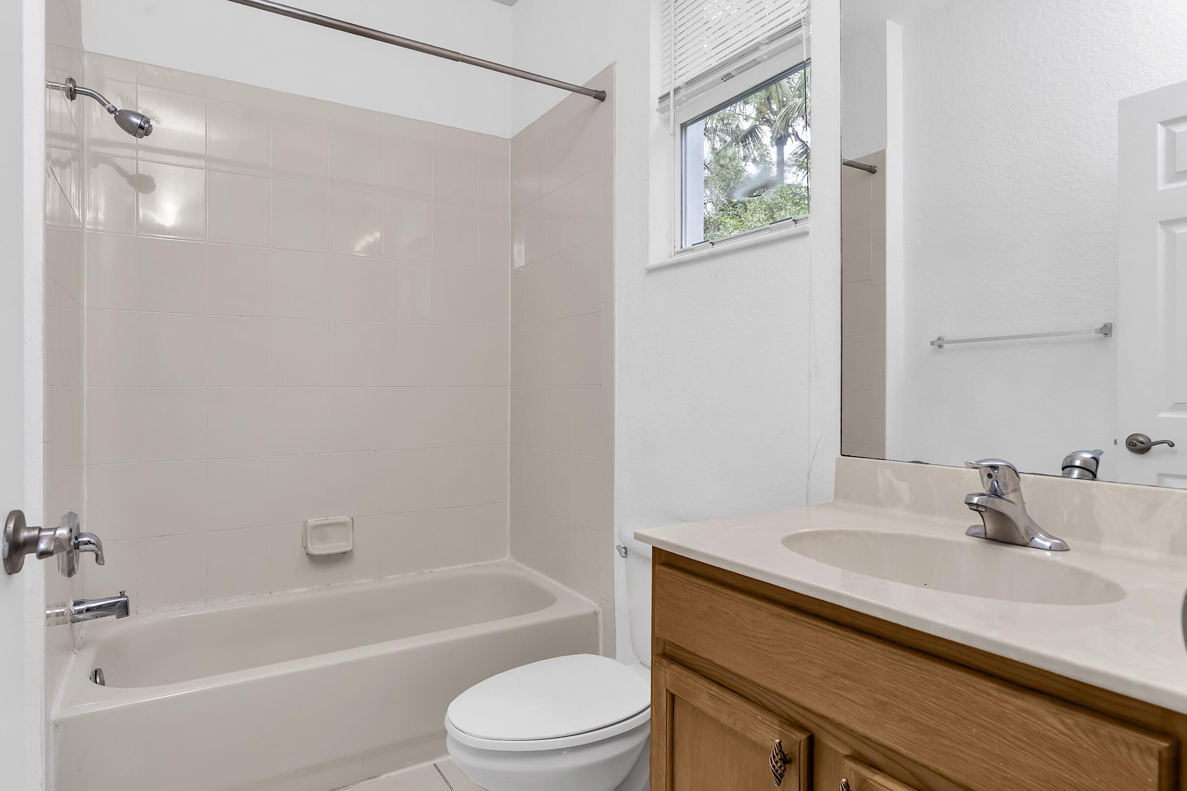 PIPERS CAY CONDO - Residential