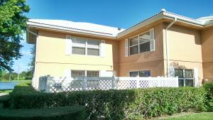Spacious 2/2.5 waterview townhome with a private courtyard. Washer and dryer in-unit. The area boasts several parks with wonderful amenities open to residents. They include lighted tennis courts, racquetball courts, basketball courts, sand volleyball courts, multiple swimming pools, jogging trail, softball fields, and a large picnic area with grills & tables. This unit is also located within minutes of downtown West Palm Beach, The Kravis Center, City Place, Palm Beach International Airport, the Palm Beach Outlets, and i95.