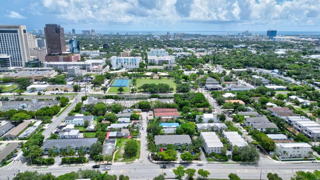 Photo of 804 SW 4th Avenue, Fort Lauderdale, FL 33315 (MLS # R11141101)