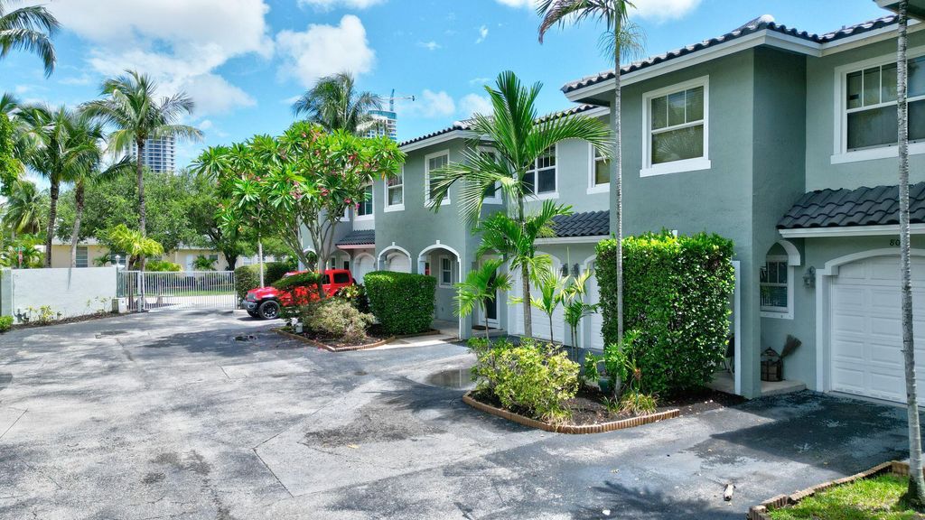 Photo of 804 SW 4th Avenue, Fort Lauderdale, FL 33315 (MLS # R11141101)