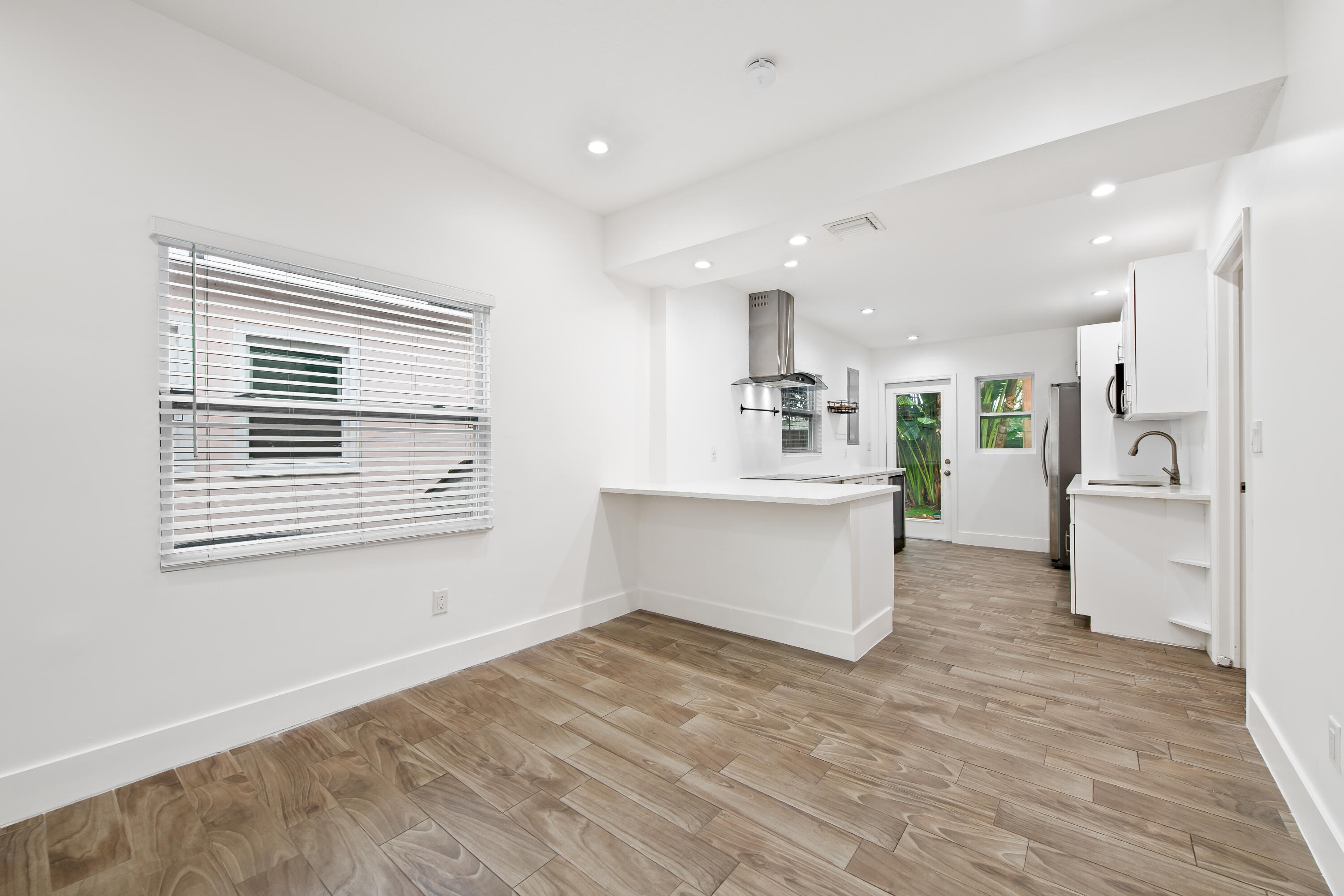 ST JAMES PARK DELMAR - Residential Lease