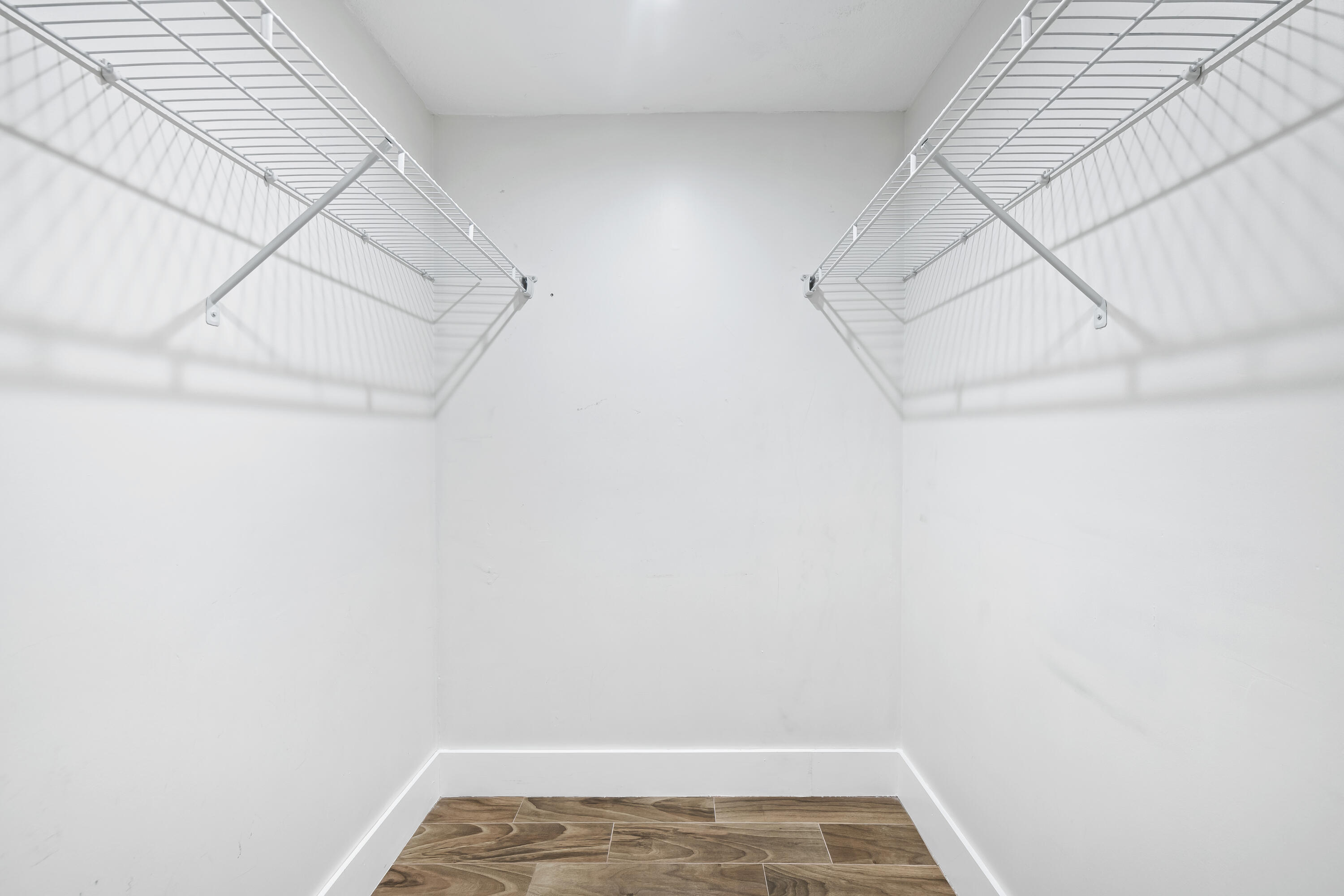 ST JAMES PARK DELMAR - Residential Lease