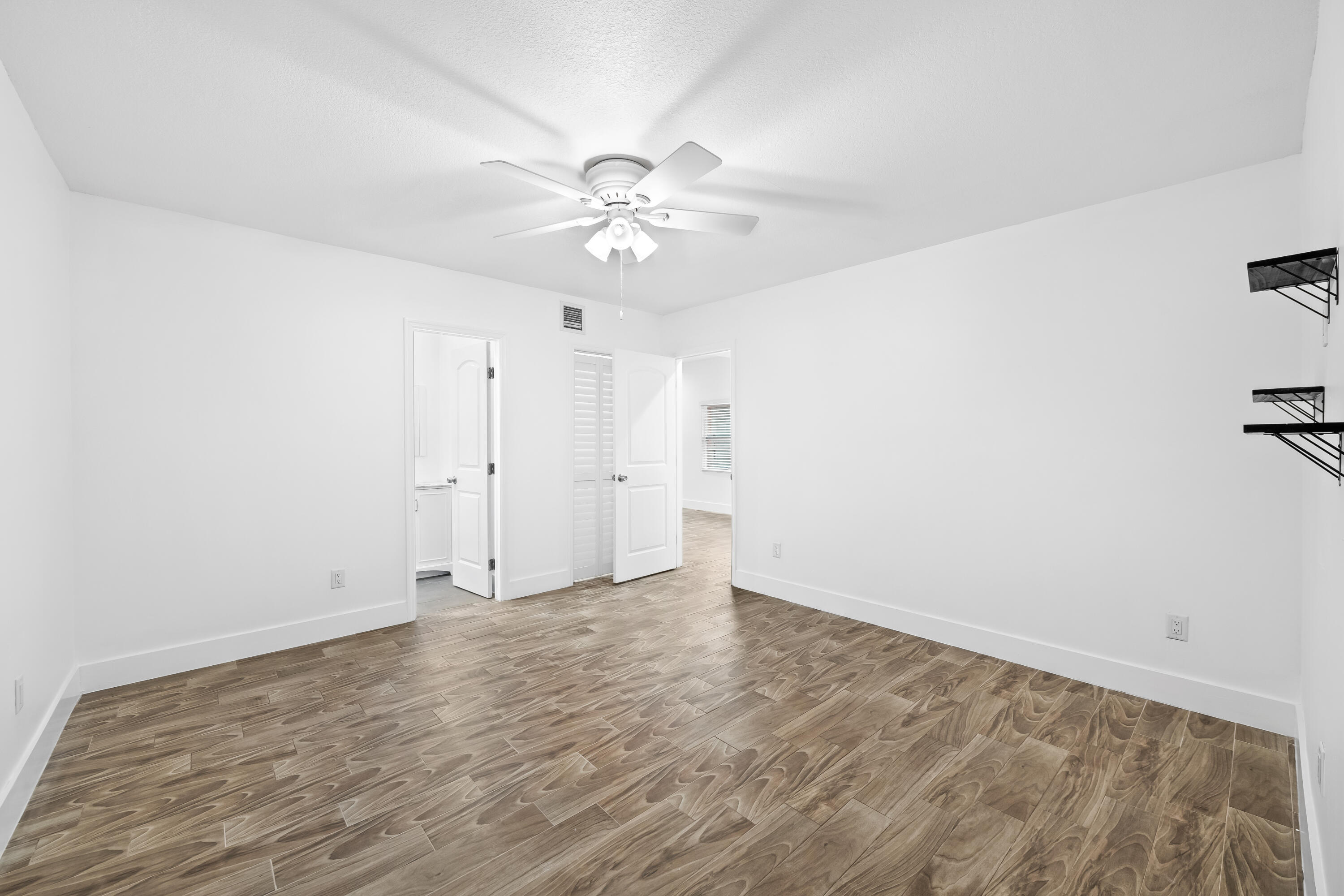 ST JAMES PARK DELMAR - Residential Lease