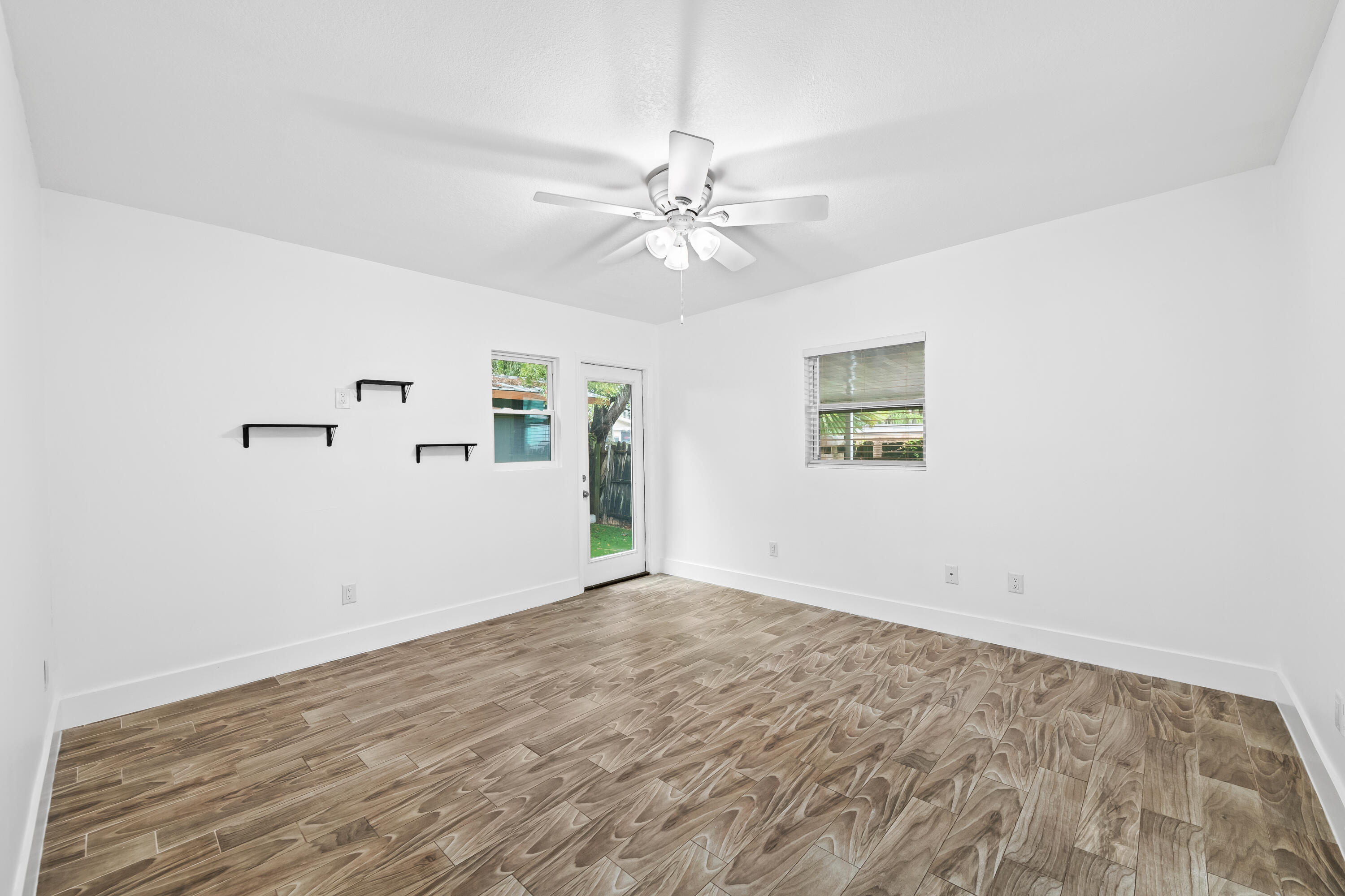 ST JAMES PARK DELMAR - Residential Lease