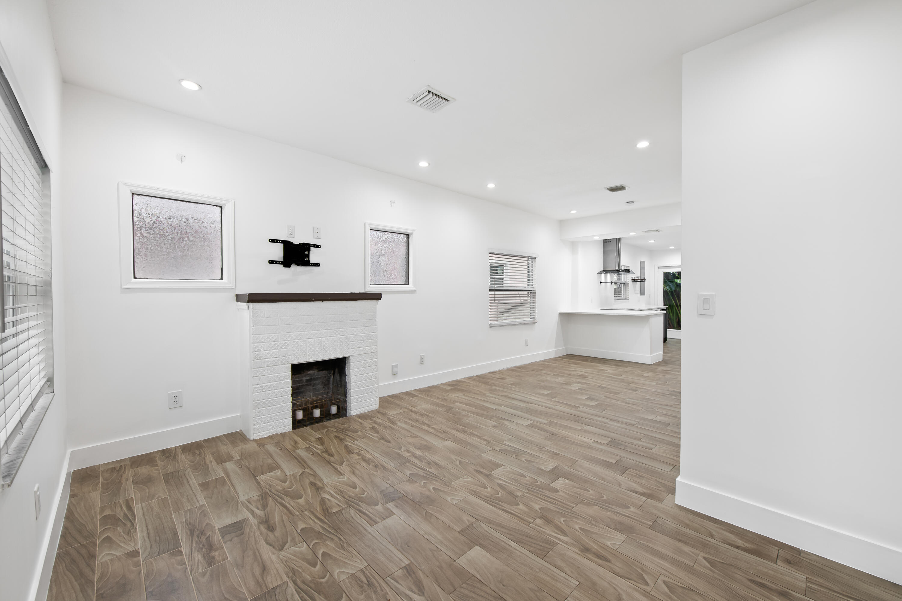 ST JAMES PARK DELMAR - Residential Lease