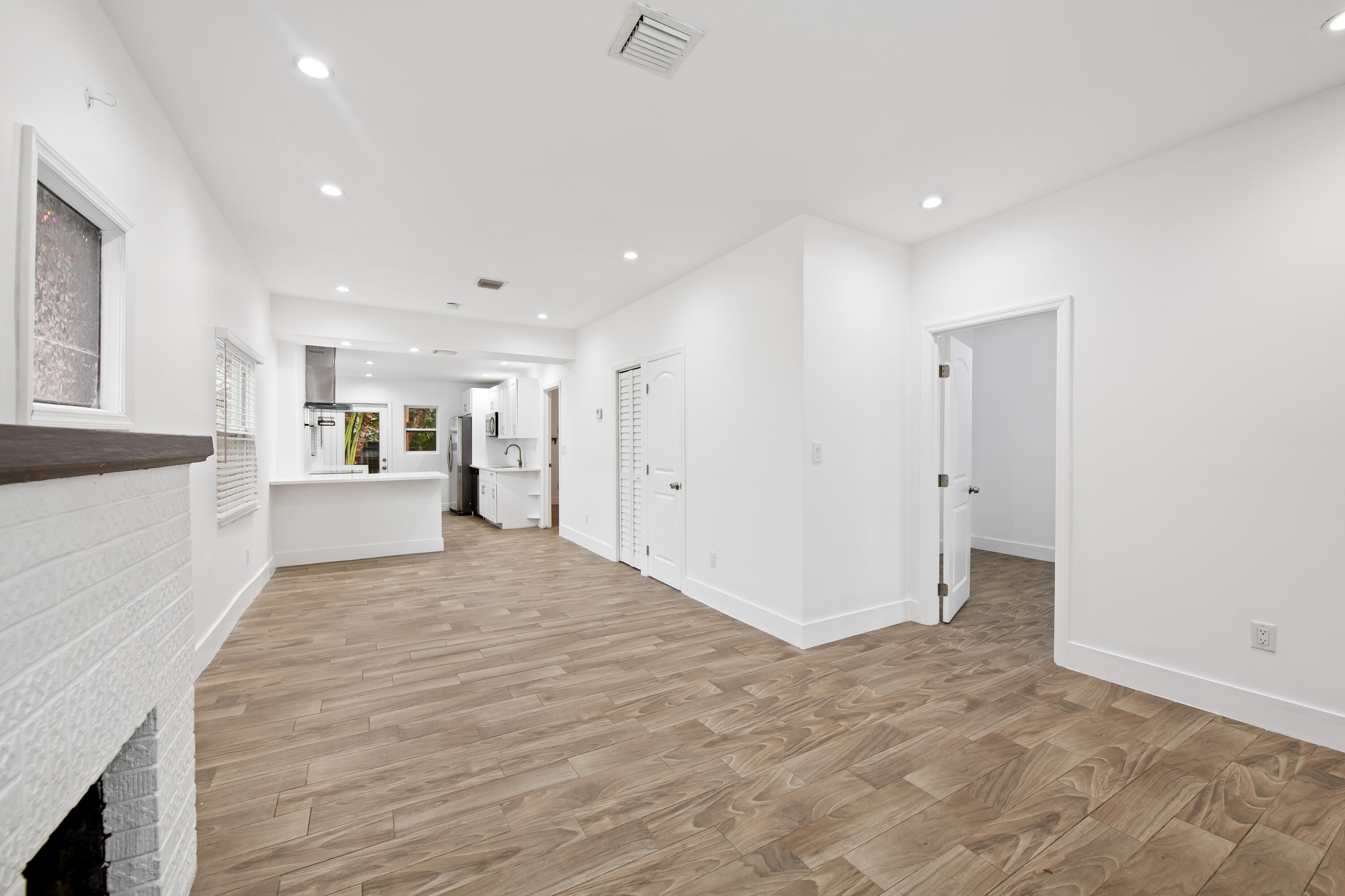 ST JAMES PARK DELMAR - Residential Lease