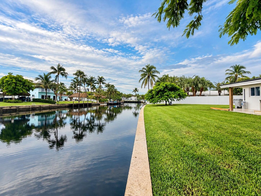 Photo of 259 SE 4TH Avenue, Pompano Beach, FL 33060 (MLS # B26075237)