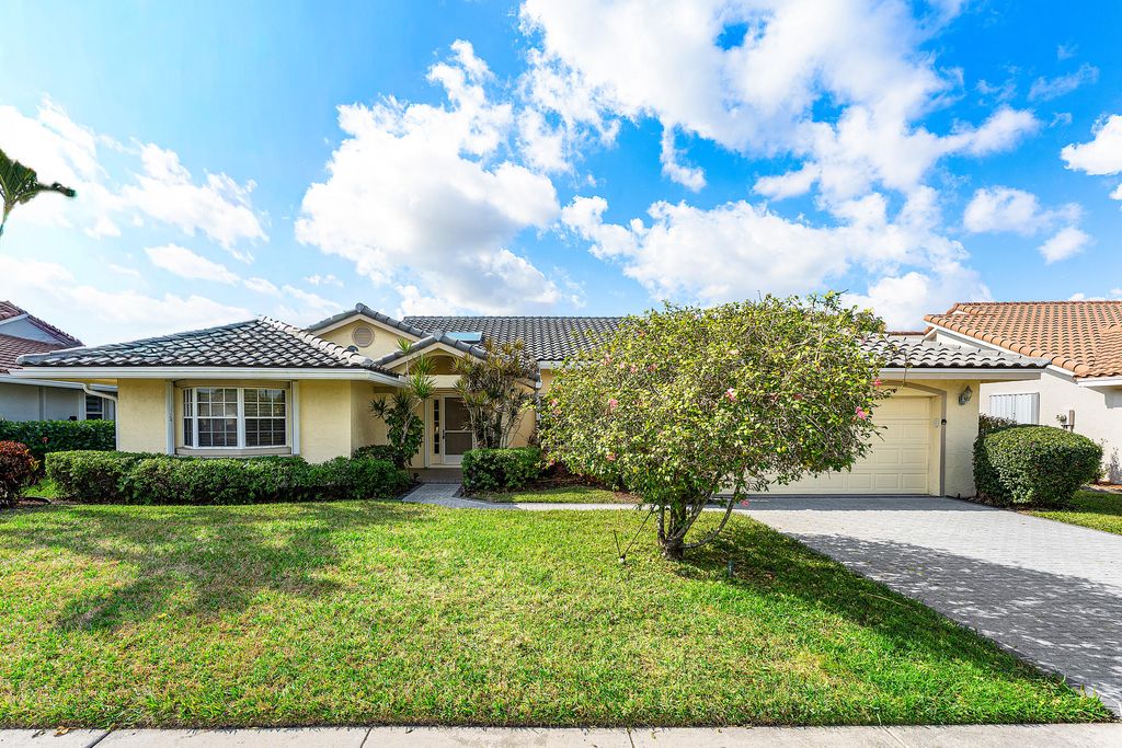 Photo of 6122 Golf Villas Drive, Boynton Beach, FL 33437 (MLS # R11164776)