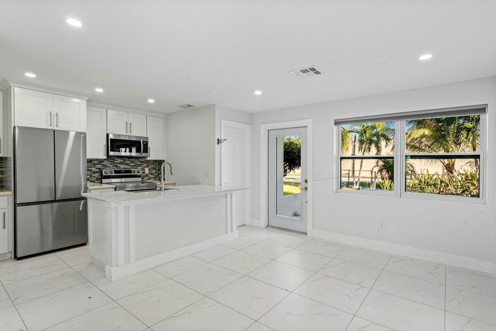 Photo of 8719 40th Terrace N, Palm Beach Gardens, FL 33410 (MLS # B26008621)