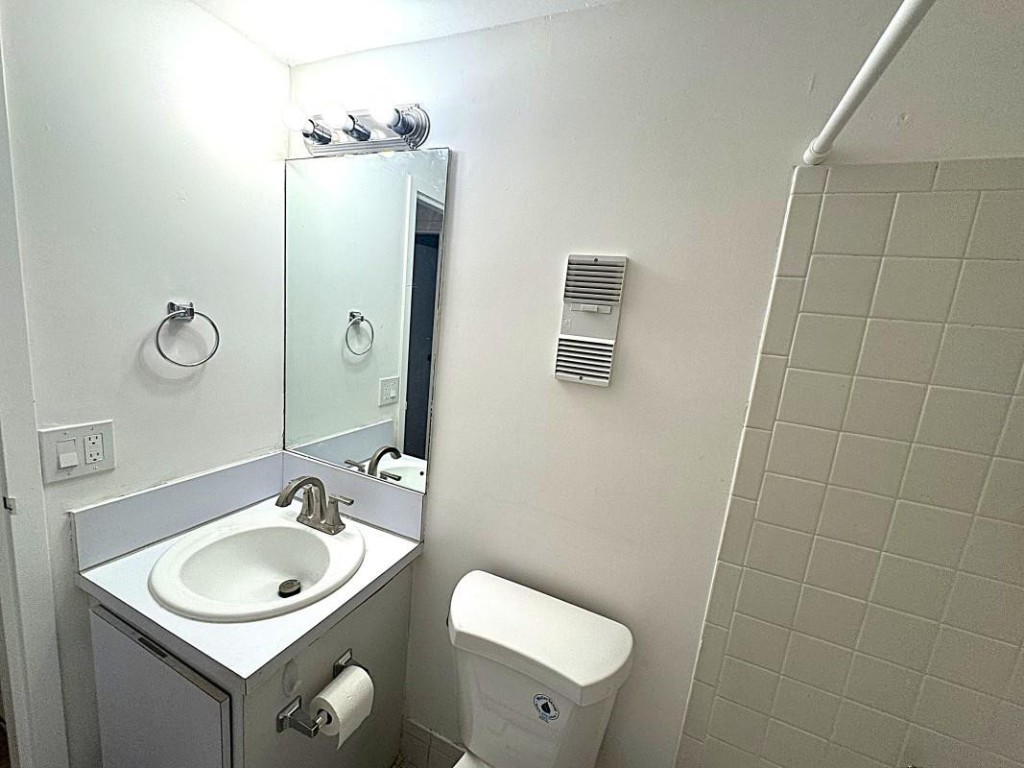 Greenglades Condo II - Residential Lease