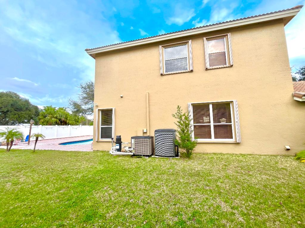 5012 Victoria Circle