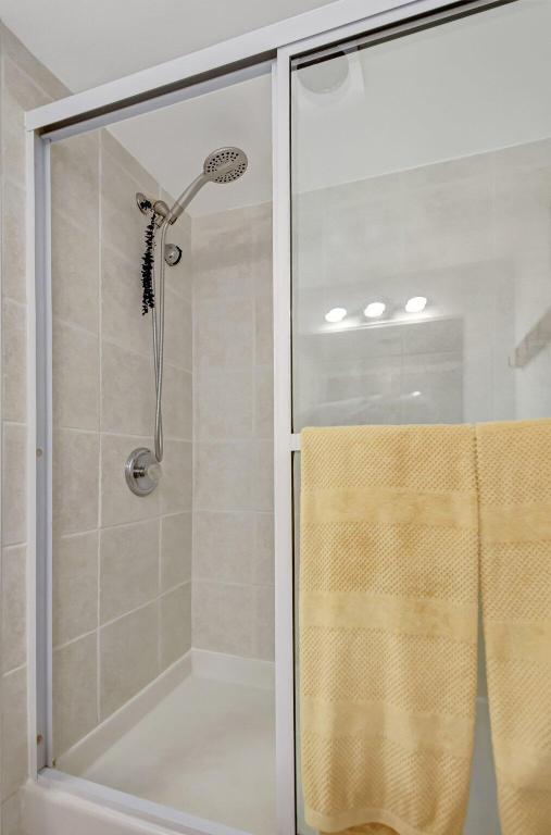 COLONIAL CLUB CONDO SEC 2 - Residential