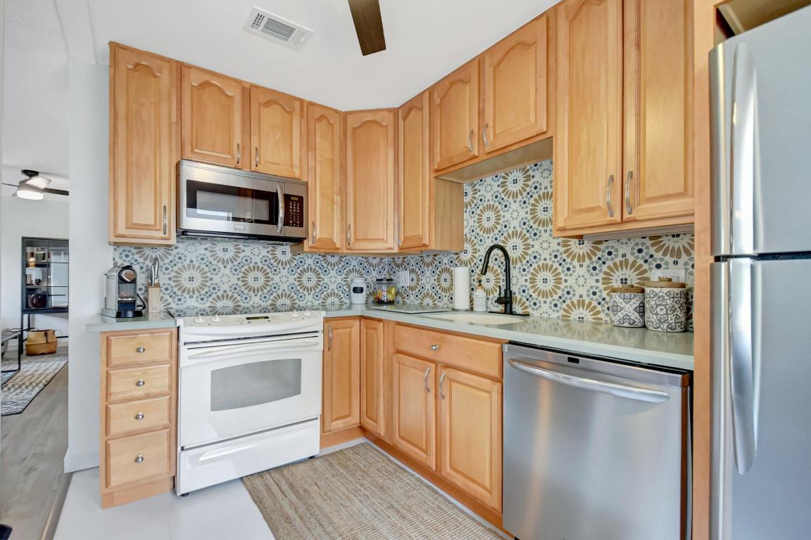 COLONIAL CLUB CONDO SEC 2 - Residential