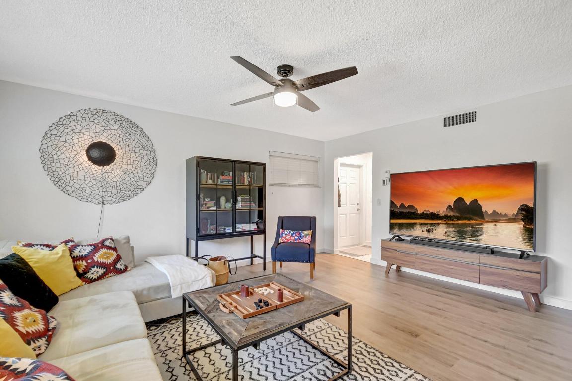 COLONIAL CLUB CONDO SEC 2 - Residential