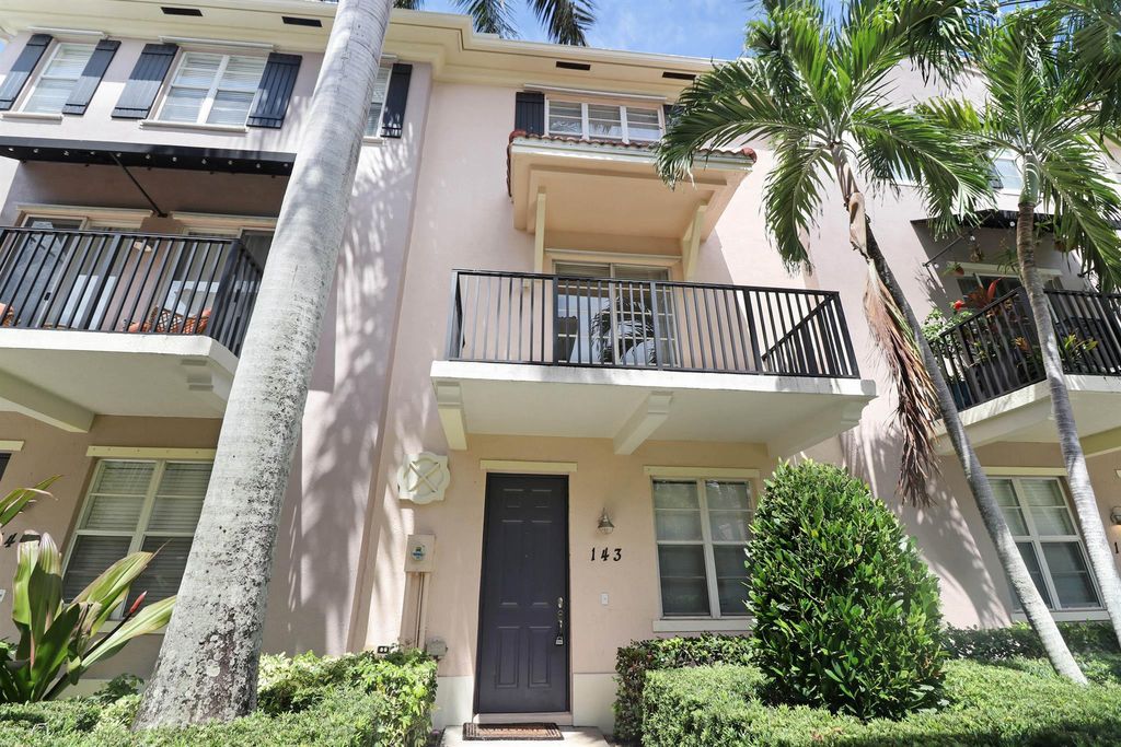 Photo of 143 Greenwich Circle, Jupiter, FL 33458 (MLS # R11127011)