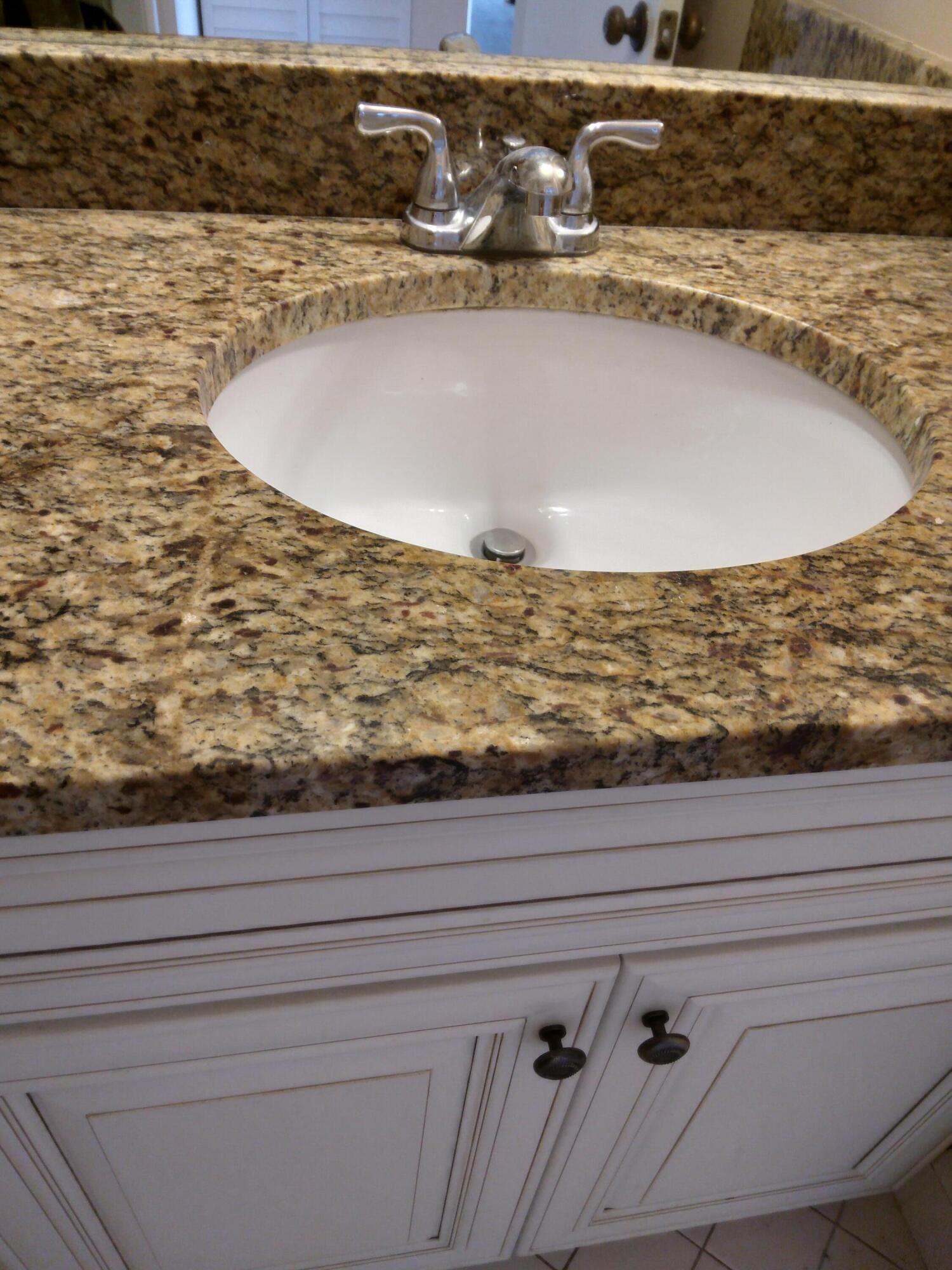 OAKWOOD LAKES CONDO - Residential Lease