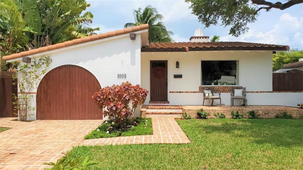 Photo of 1005 SE 7th St, Fort Lauderdale, FL 33301 (MLS # F10267456)