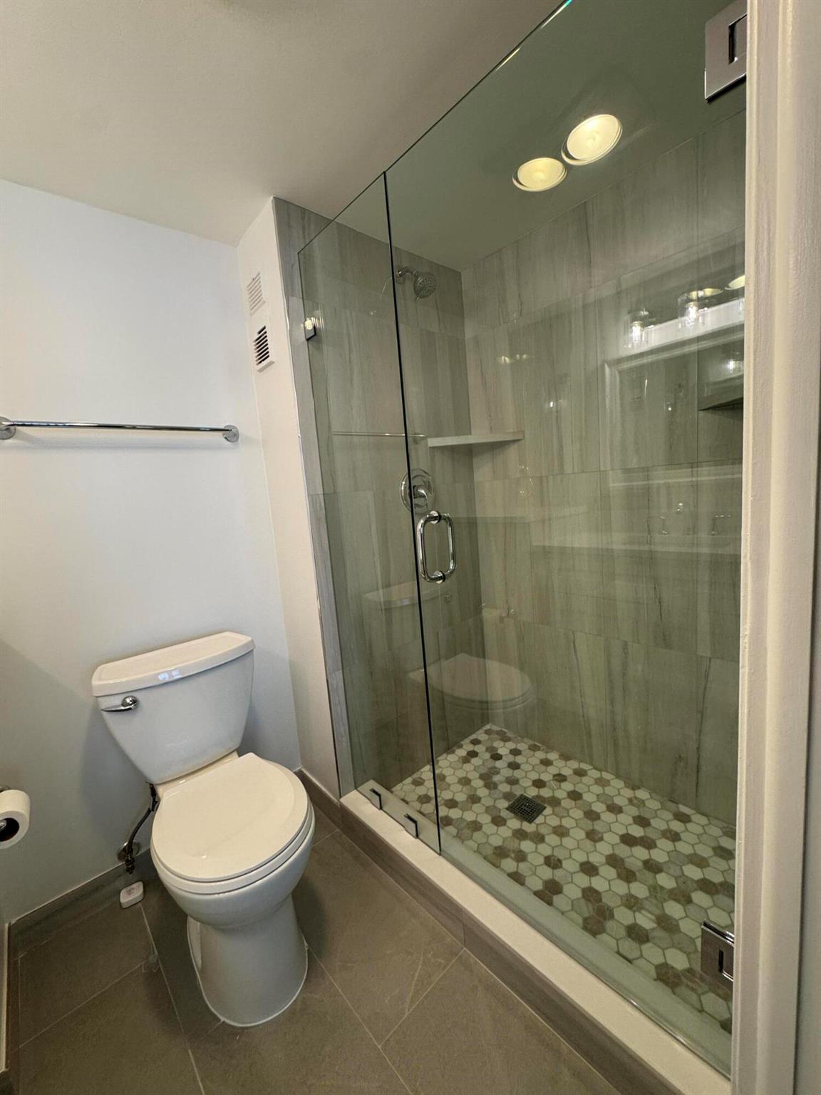 AMBASSADORS V NORTH CONDO - Residential Lease