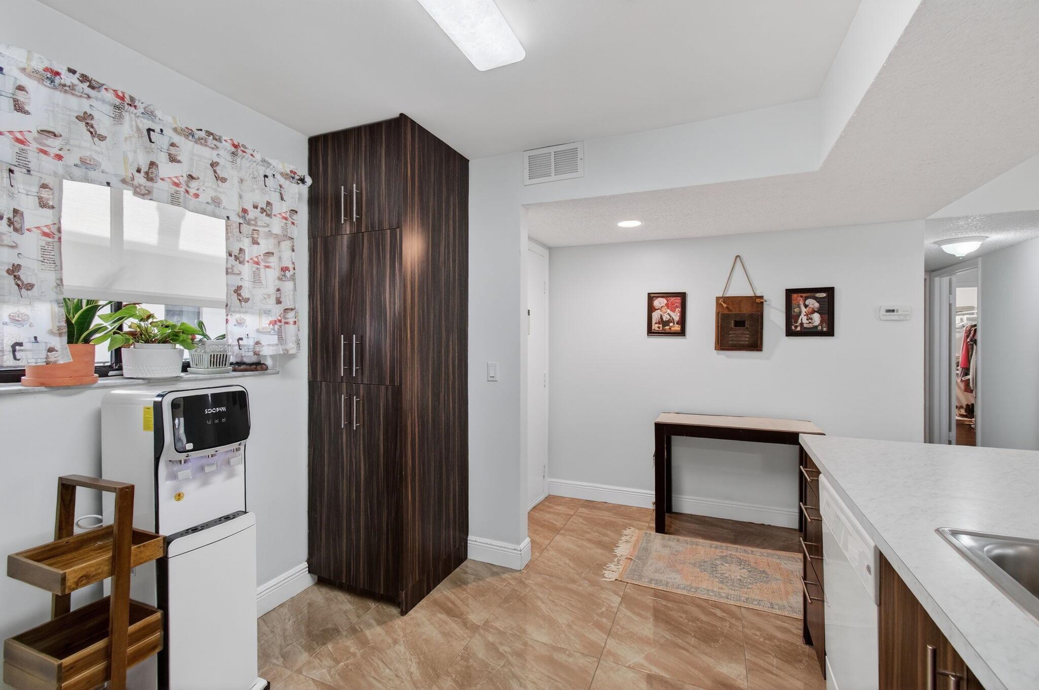 LAS VERDES - Residential Lease