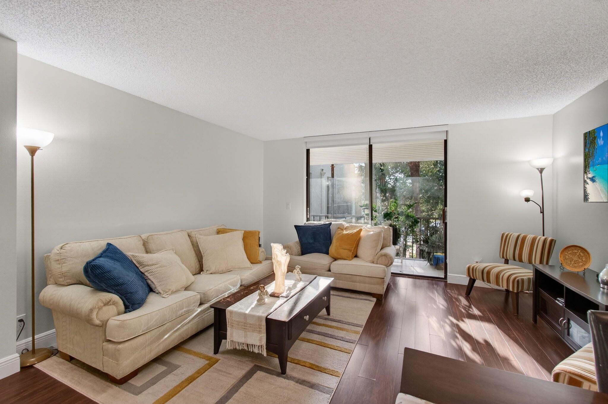 LAS VERDES - Residential Lease