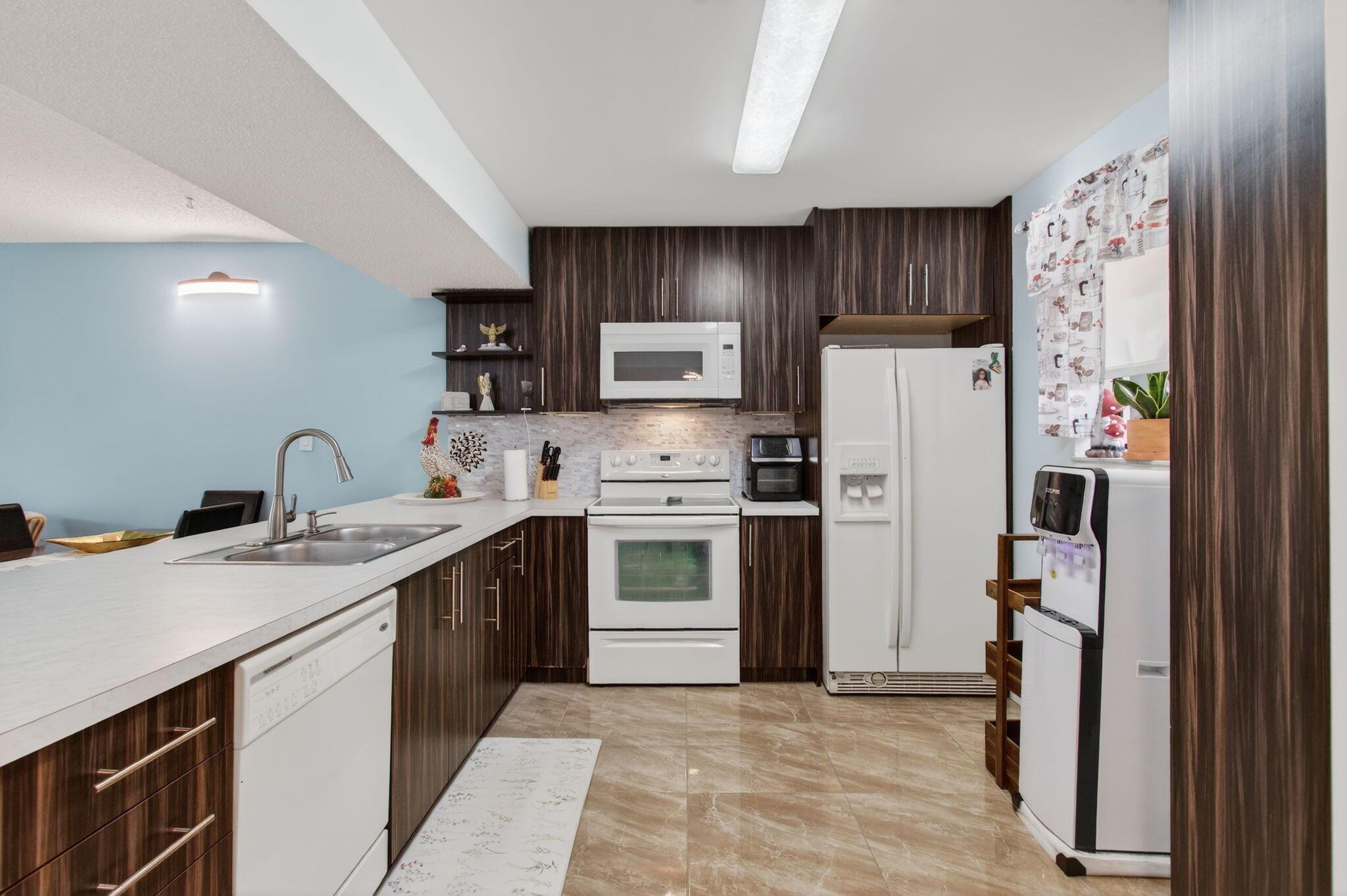 LAS VERDES - Residential Lease