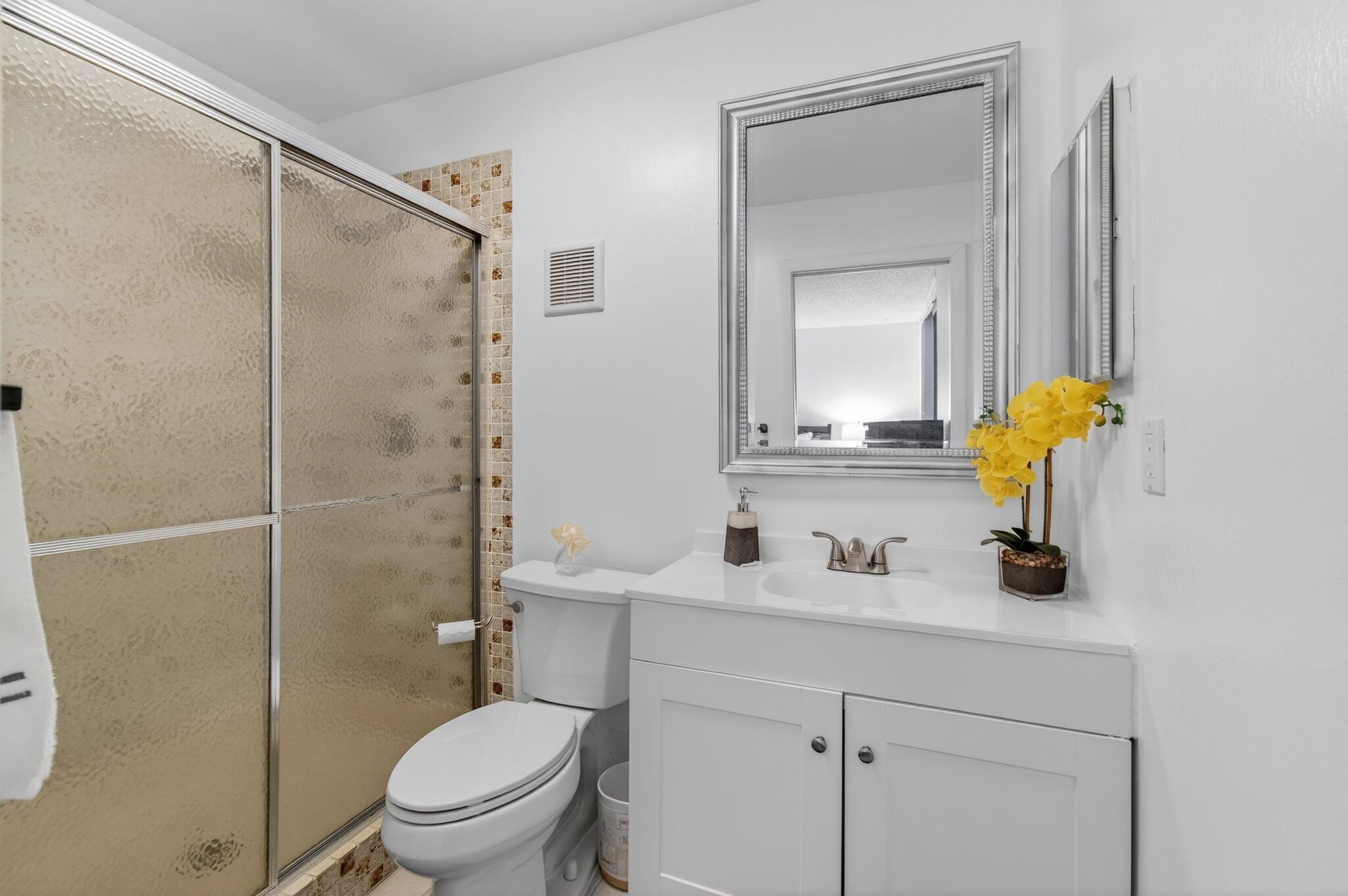 LAS VERDES - Residential Lease