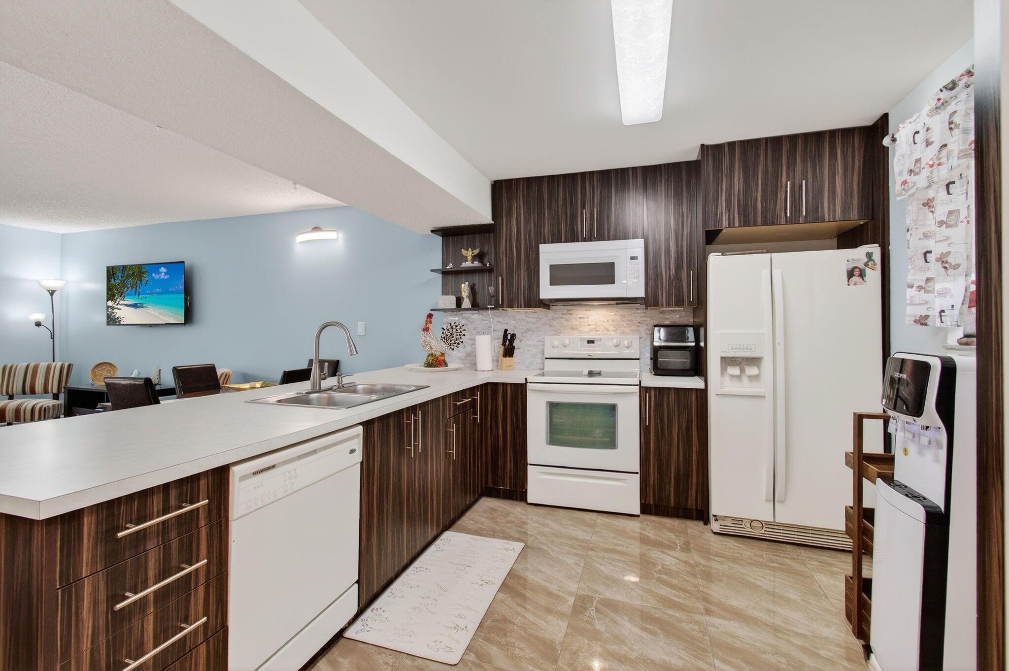 LAS VERDES - Residential Lease