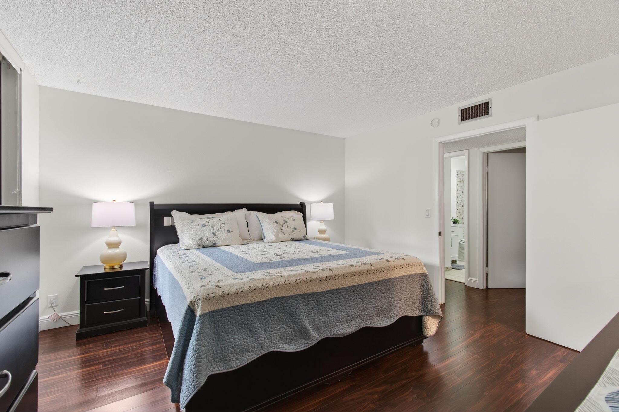 LAS VERDES - Residential Lease