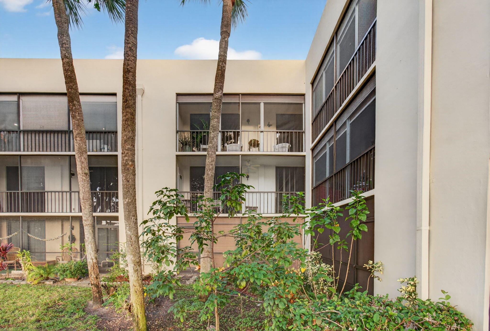 LAS VERDES - Residential Lease