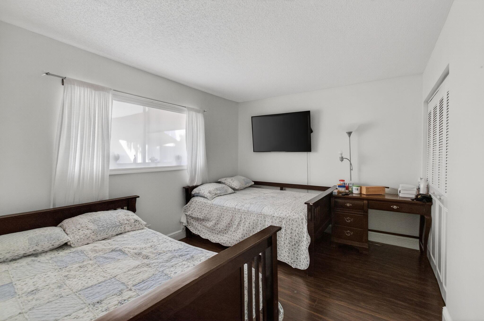 LAS VERDES - Residential Lease