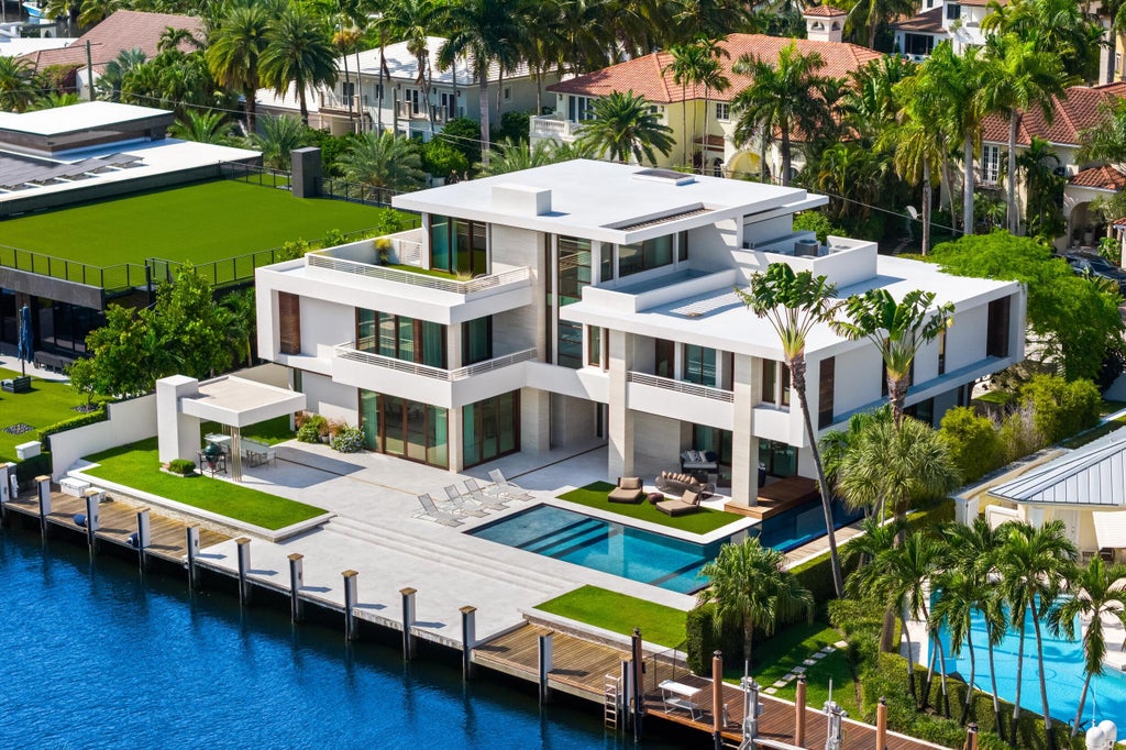 Photo of 10 Pelican Drive, Fort Lauderdale, FL 33301 (MLS # B26078792)